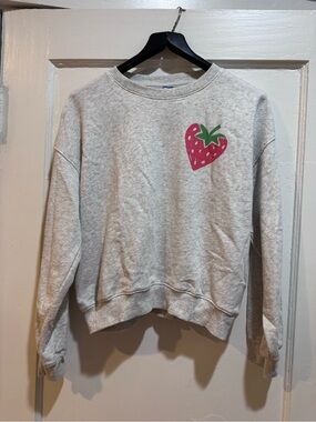 NWOT Old Navy Girls size 14-16 Gray Sweatshirt with Pink Strawberry Graphic